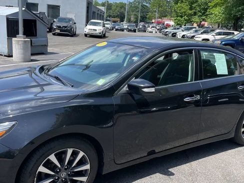 Used 2016 Nissan Altima 2.5 SL w/ 2.5 Technology w/LED Package FWD image 2