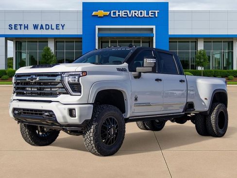 Used 2025 Chevrolet Silverado 3500 High Country w/ High Country Premium Package AWD/4WD image 3