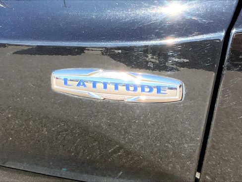 Used 2018 Jeep Renegade Latitude image 29