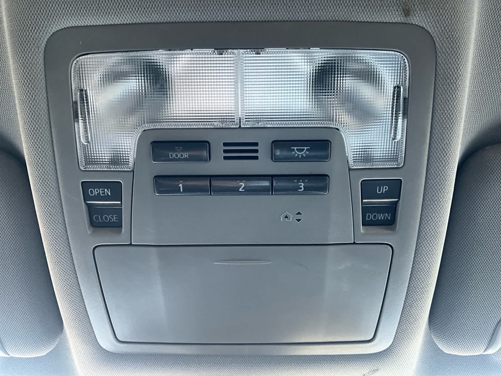 Used 2018 Toyota Highlander XLE FWD image 19