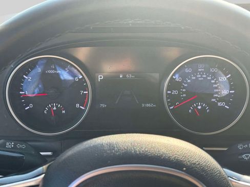 Used 2024 Kia Carnival LX FWD image 24