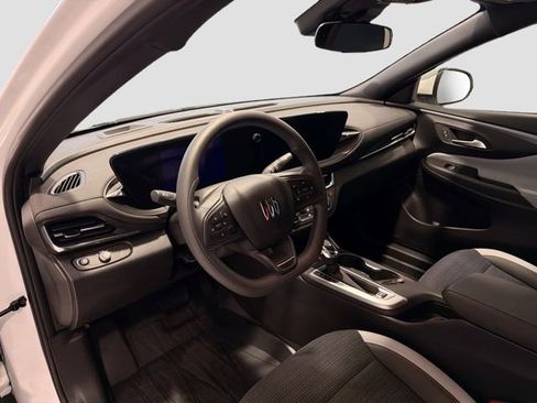 Certified 2025 Buick Envista Preferred image 9