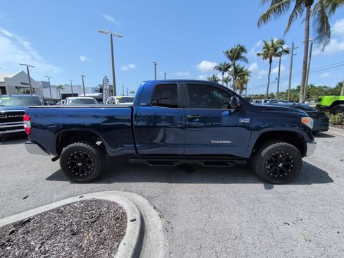 Used 2015 Toyota Tundra SR5 w/ SR5 Upgrade Package AWD/4WD image 4