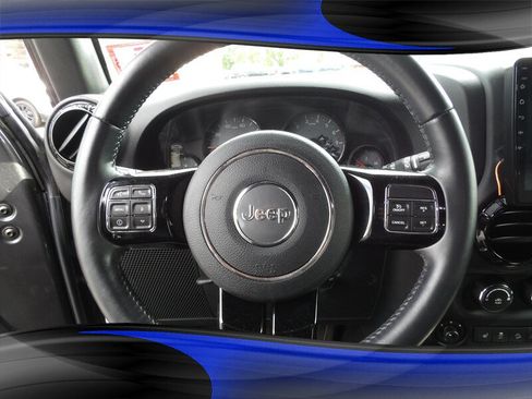 Used 2017 Jeep Wrangler Unlimited Sahara AWD/4WD image 15