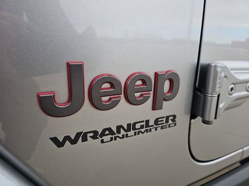 Used 2018 Jeep Wrangler Unlimited Rubicon w/ Dual Top Group AWD/4WD image 32