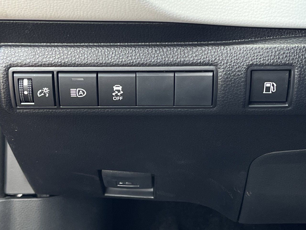 Used 2026 Toyota Corolla SE w/ SE Premium Package FWD image 20