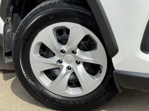 Used 2024 Toyota RAV4 LE AWD/4WD image 33