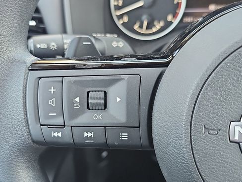 Used 2023 Nissan Rogue SV AWD/4WD image 9