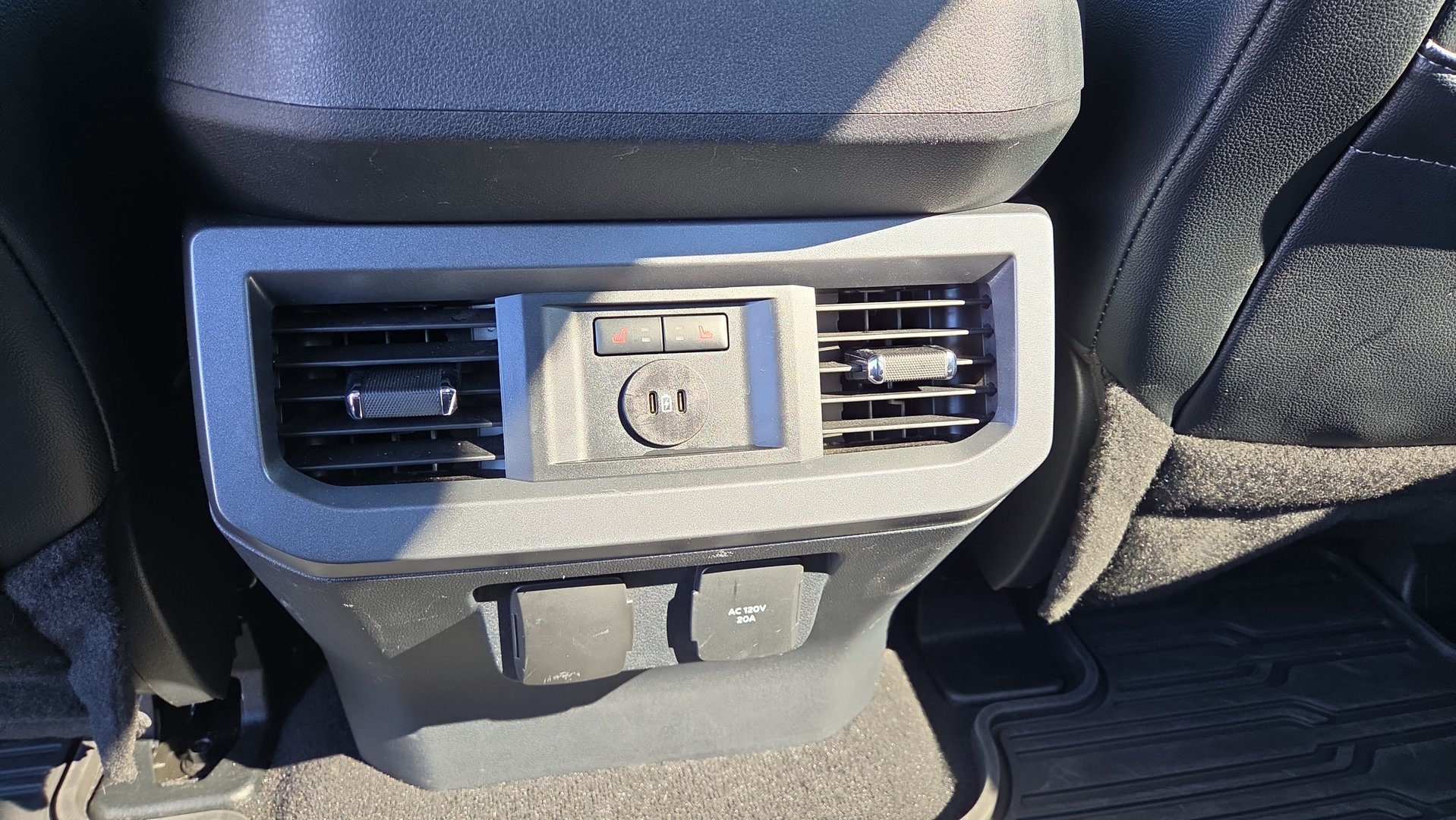 Used 2024 Ford F250 Lariat w/ Lariat Ultimate Package AWD/4WD image 30