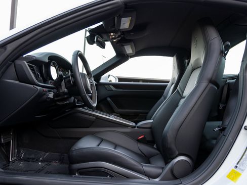 Certified 2024 Porsche 911 Targa 4S image 26