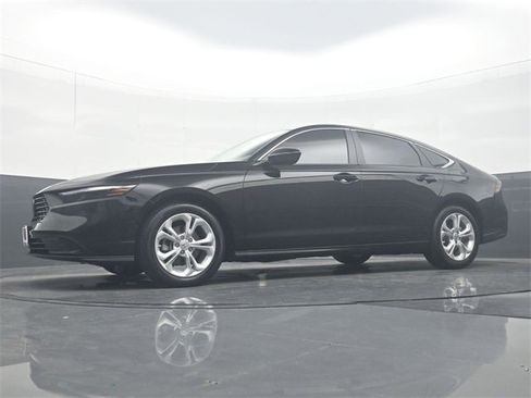 Certified 2025 Honda Accord LX image 30