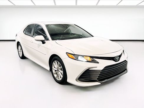 Used 2024 Toyota Camry LE w/ Convenience Package FWD image 3