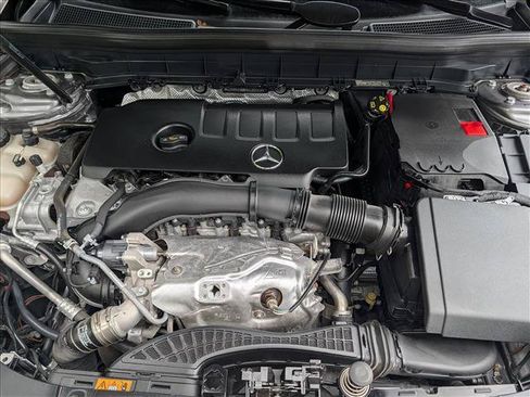 Used 2021 Mercedes-Benz GLB 250 4MATIC image 10