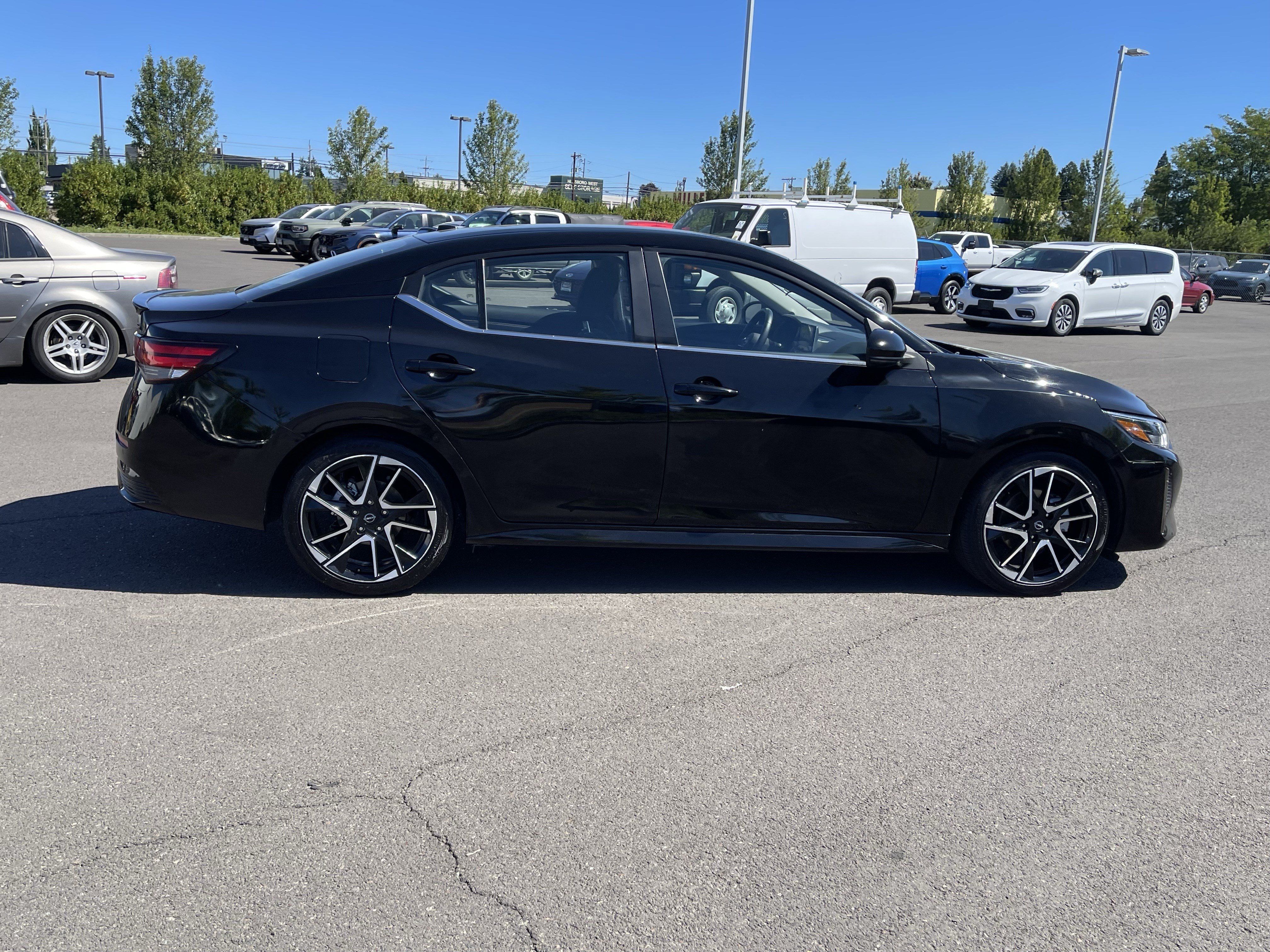 Used 2025 Nissan Sentra SR FWD image 6
