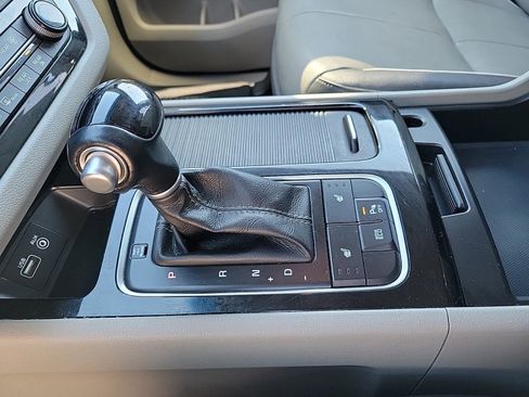 Used 2015 Kia Sedona EX w/ EX Premium Package image 16