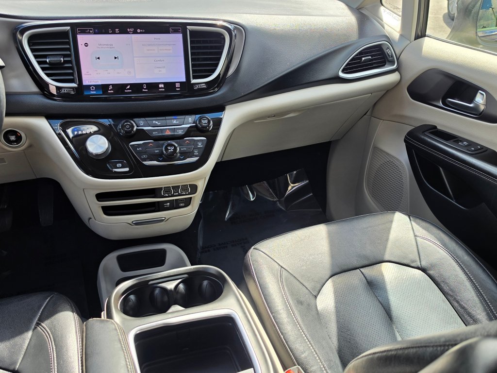 Used 2022 Chrysler Pacifica Touring-L FWD image 4