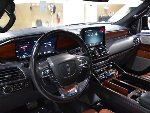 Used 2018 Lincoln Navigator L Reserve w/ Technology Package AWD/4WD image 15