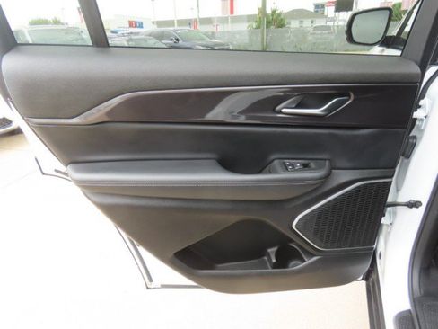 Used 2021 Jeep Grand Cherokee L Laredo AWD/4WD image 18