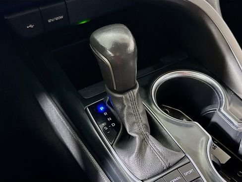 Used 2020 Toyota Camry XLE image 18