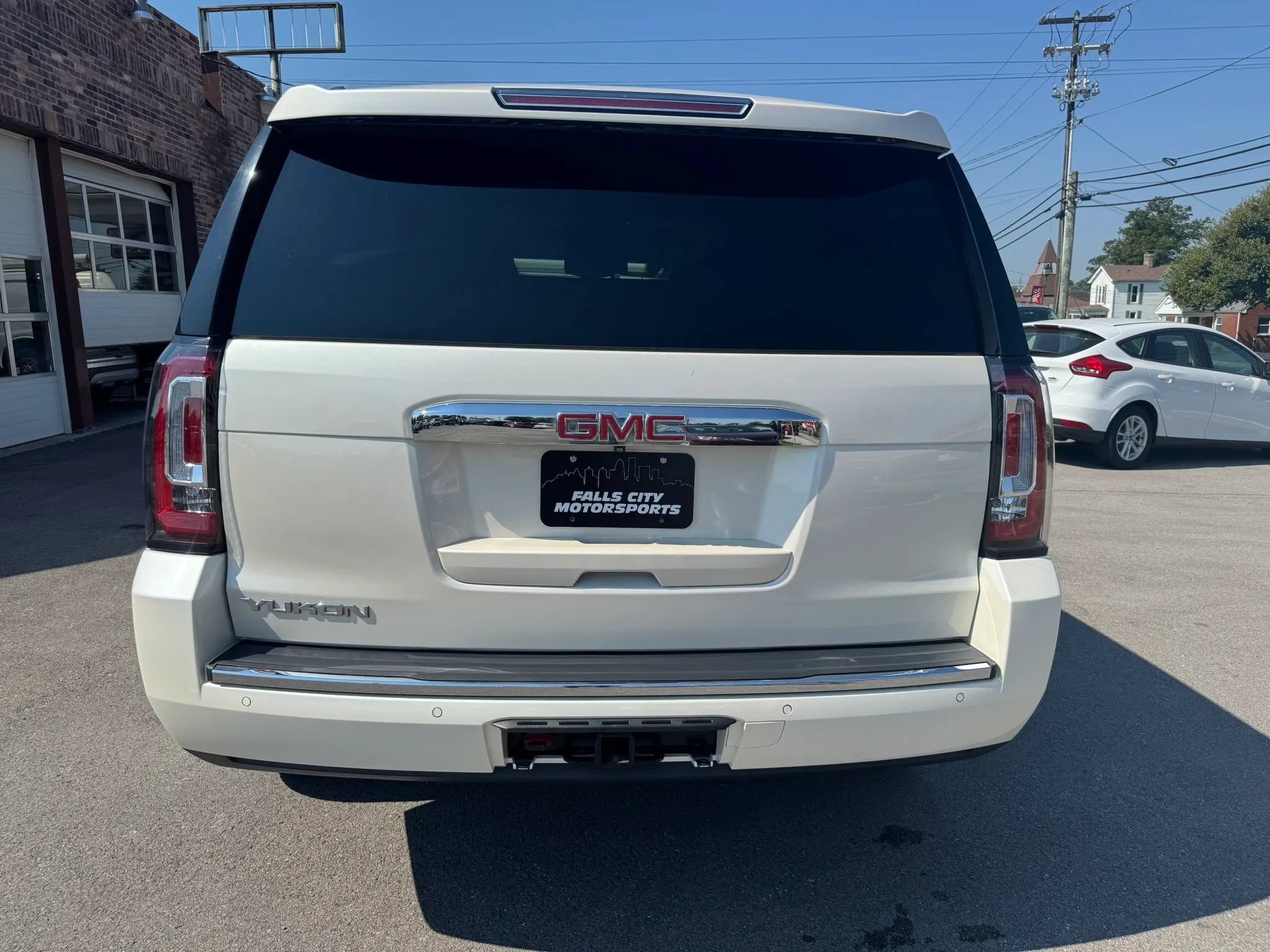Used 2015 GMC Yukon Denali w/ Touring Package AWD/4WD image 12