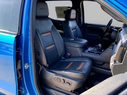 Used 2022 GMC Sierra 1500 AT4 w/ AT4 Premium Package AWD/4WD image 9