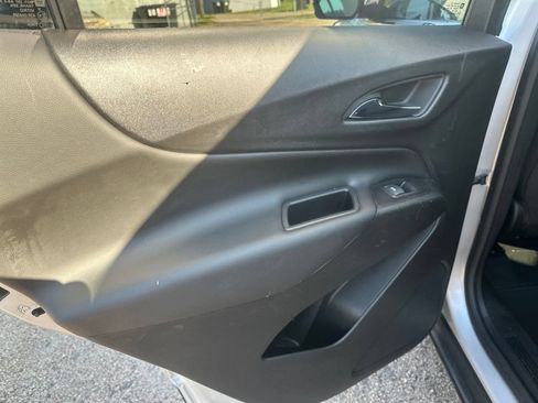 Used 2019 Chevrolet Equinox LT AWD/4WD image 16
