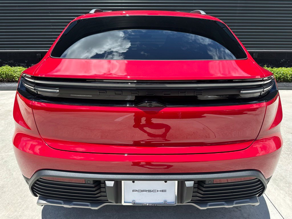 Used 2026 Porsche Macan 4S Electric AWD/4WD image 13