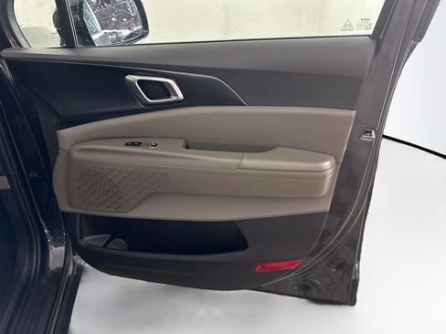 Used 2026 Kia Carnival FWD image 34