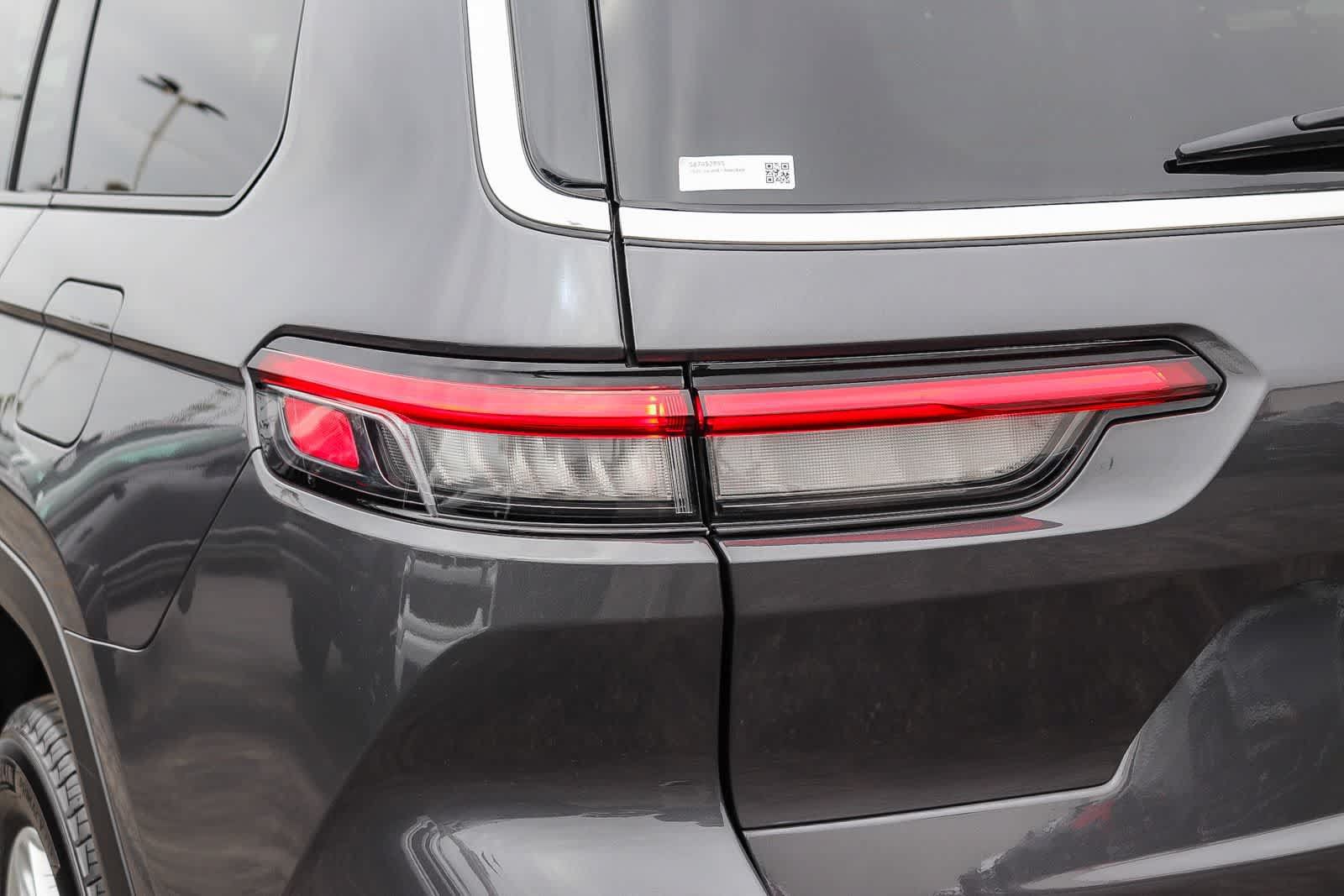 Used 2025 Jeep Grand Cherokee L Laredo RWD image 6