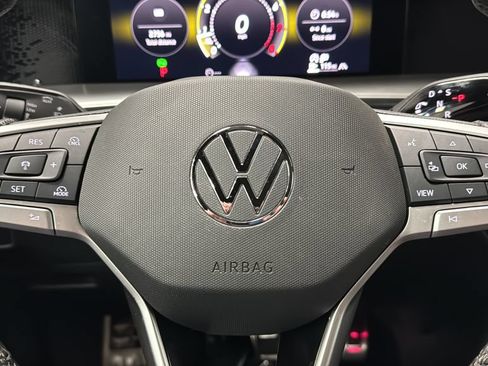 Used 2025 Volkswagen Tiguan SE R-Line AWD/4WD image 16