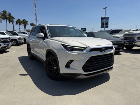 Used 2024 Toyota Grand Highlander AWD image 1