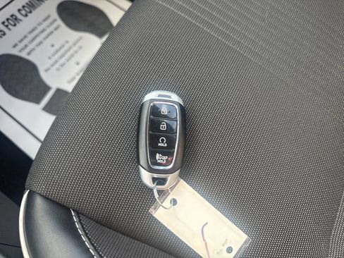 Used 2022 Hyundai Venue Limited FWD image 38