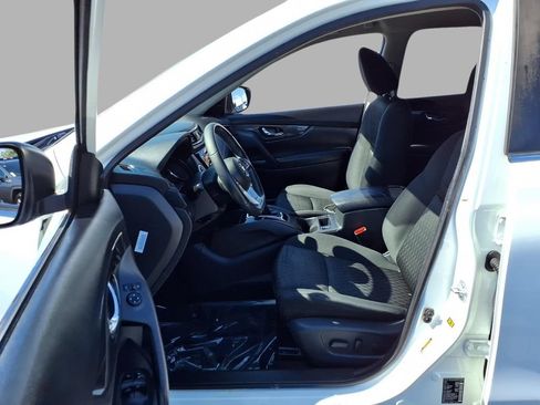 Used 2017 Nissan Rogue SV FWD image 20