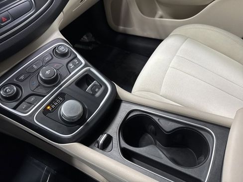 Used 2016 Chrysler 200 Limited w/ Convenience Group image 18