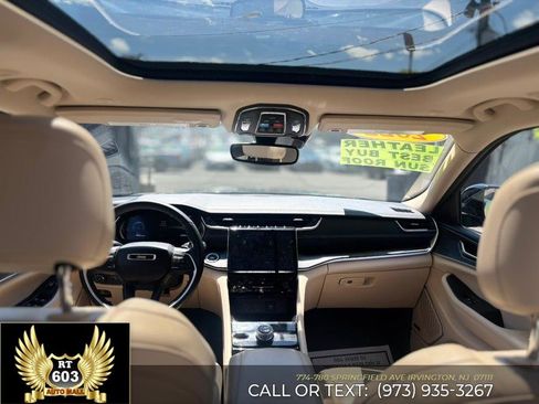 Used 2022 Jeep Grand Cherokee Limited AWD/4WD image 12
