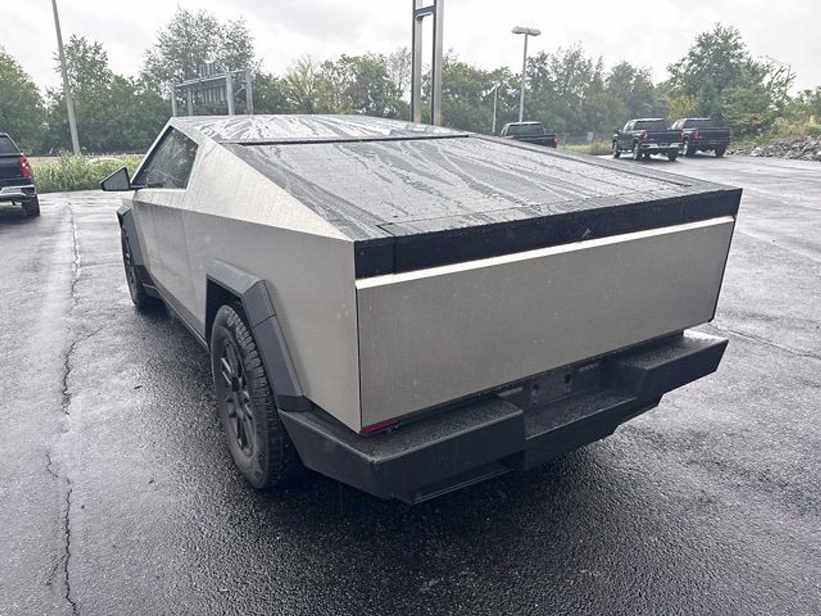 Used 2025 Tesla Cybertruck AWD Crew Cab image 8