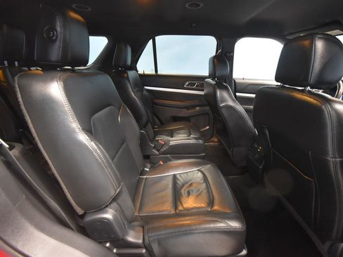 Used 2017 Ford Explorer XLT w/ Equipment Group 202A image 26