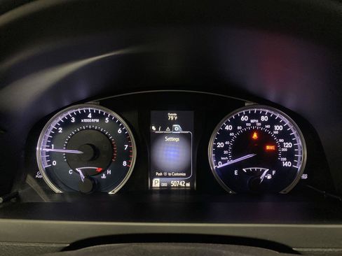 Used 2016 Toyota Camry LE FWD image 14