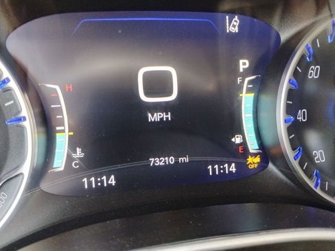 Used 2023 Chrysler Pacifica Touring-L image 16