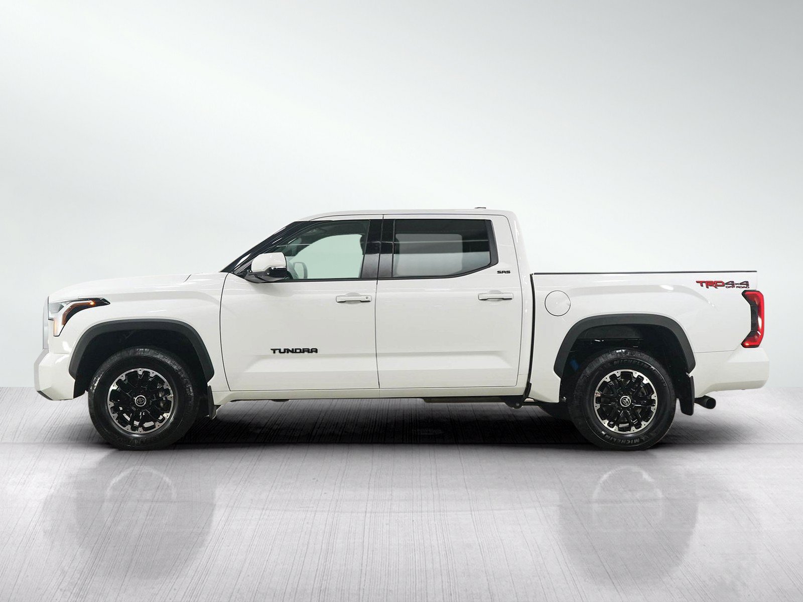 Used 2022 Toyota Tundra SR5 AWD/4WD image 2