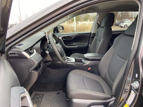 Used 2025 Toyota RAV4 LE image 33