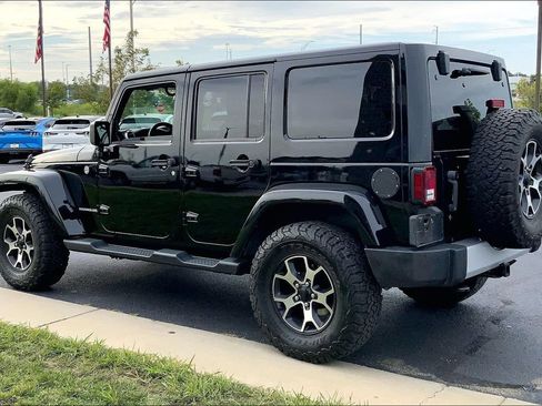 Used 2013 Jeep Wrangler Unlimited Sahara w/ Connectivity Group AWD/4WD image 2