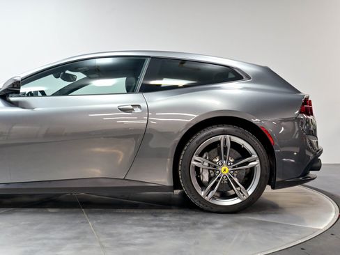 Used 2017 Ferrari GTC4Lusso AWD/4WD image 67