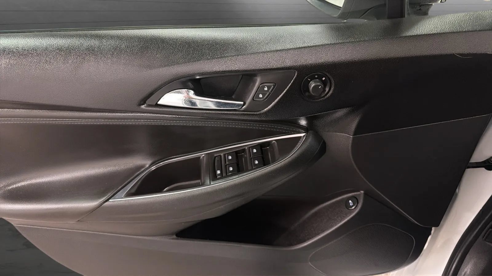 Used 2017 Chevrolet Cruze Premier w/ RS Package FWD image 18