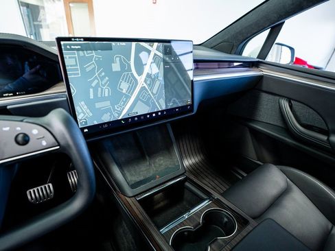 Used 2022 Tesla Model X image 43