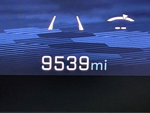 Used 2025 Chevrolet Traverse LT w/ Driver Confidence Package image 6