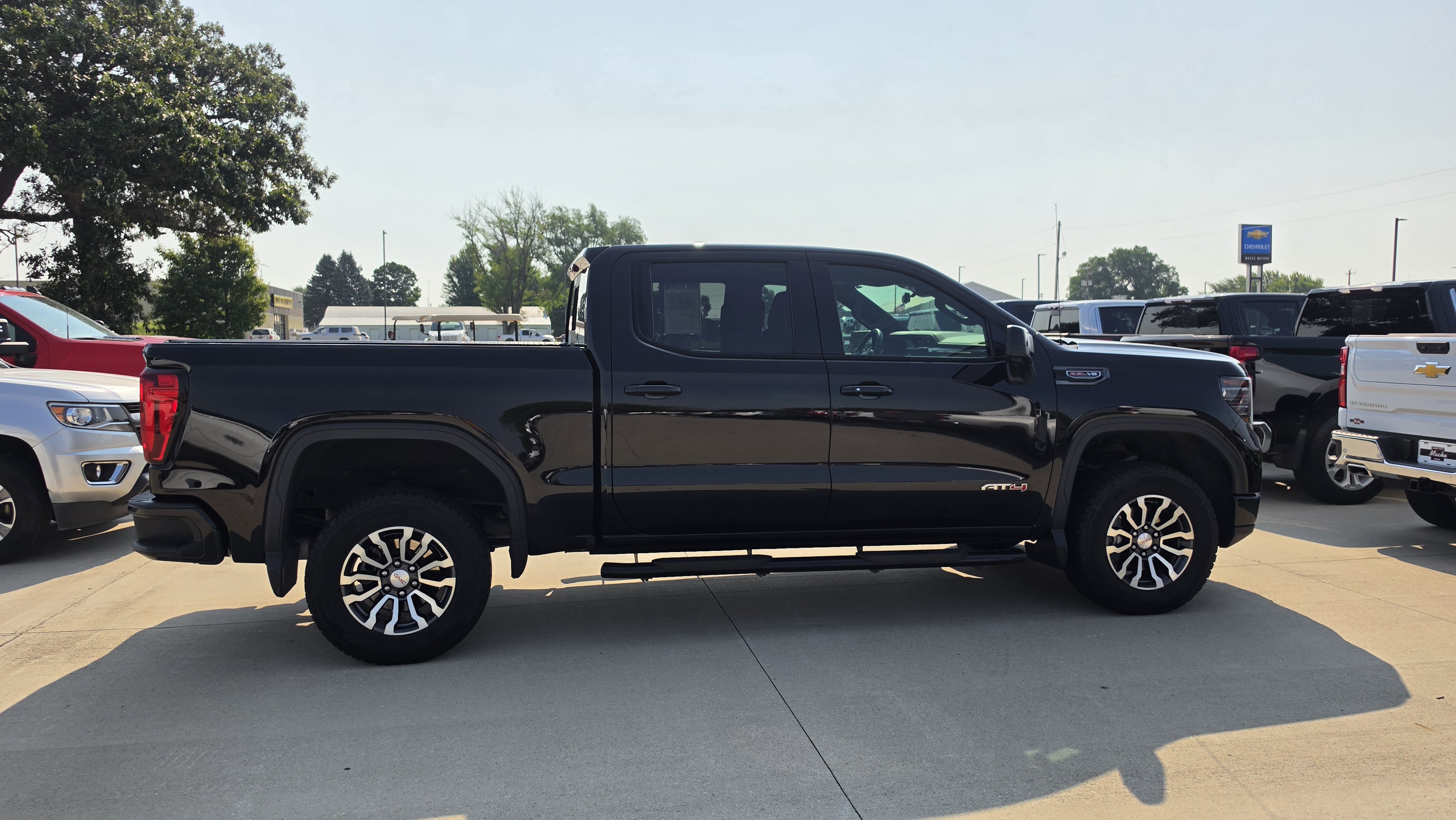 Certified 2023 GMC Sierra 1500 AT4 w/ Technology Package AWD/4WD image 4