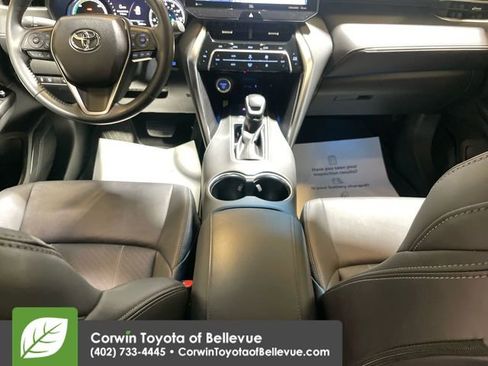 Certified 2021 Toyota Venza Limited image 18