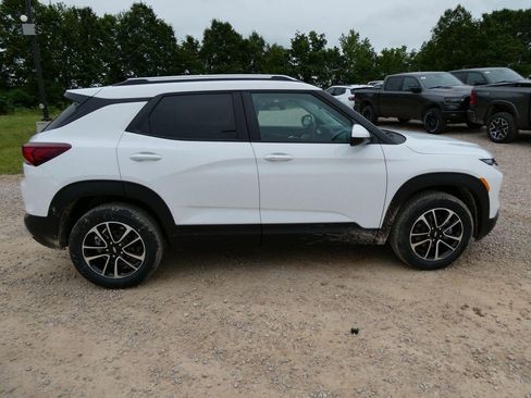 New 2026 Chevrolet TrailBlazer LT w/ Convenience Package AWD/4WD image 3
