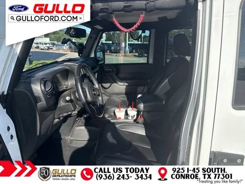 Used 2017 Jeep Wrangler Unlimited Sahara AWD/4WD image 5